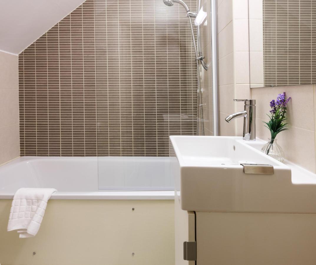 Deluxe Double Room Bath