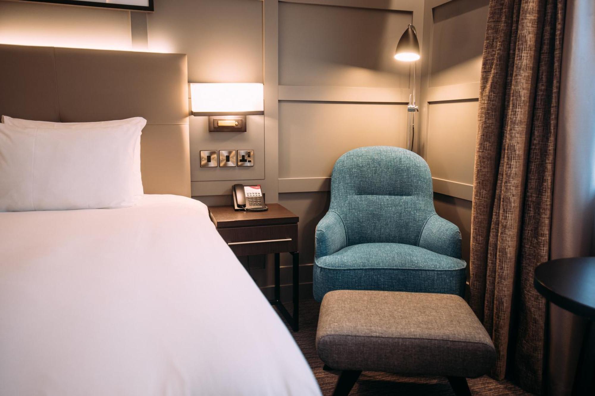 Standard King Room Lounge Access