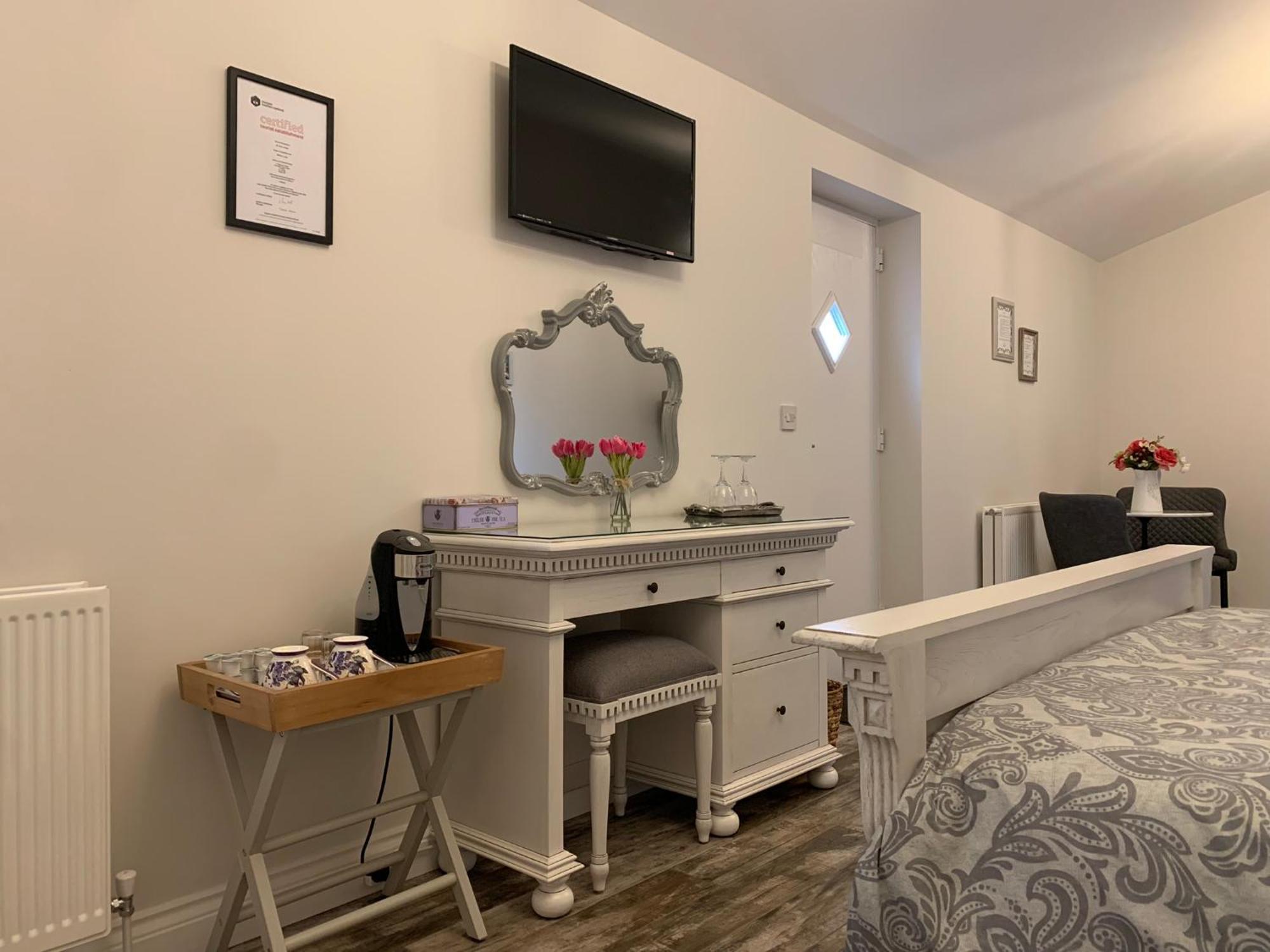 Deluxe King Suite