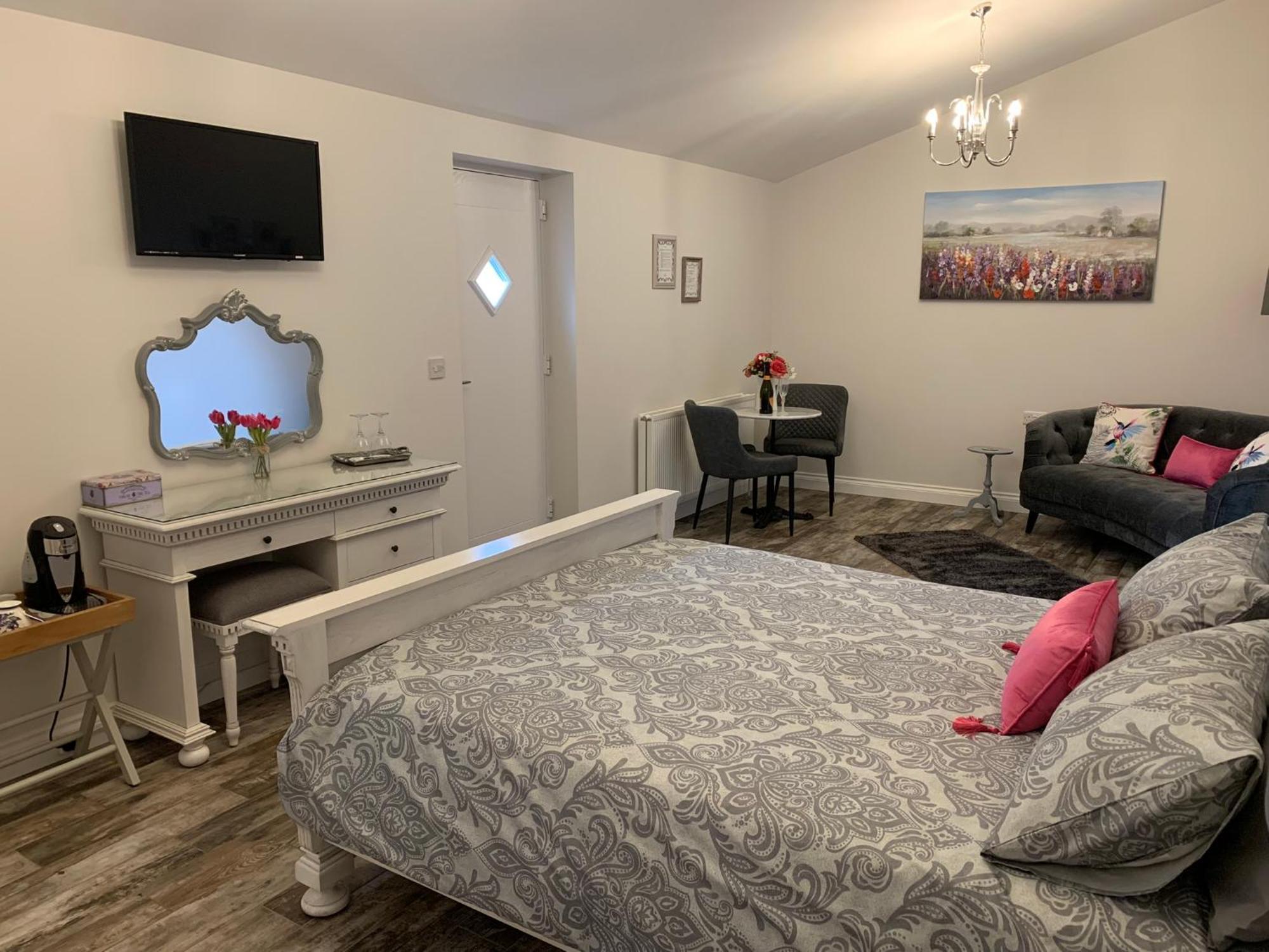 Deluxe King Suite