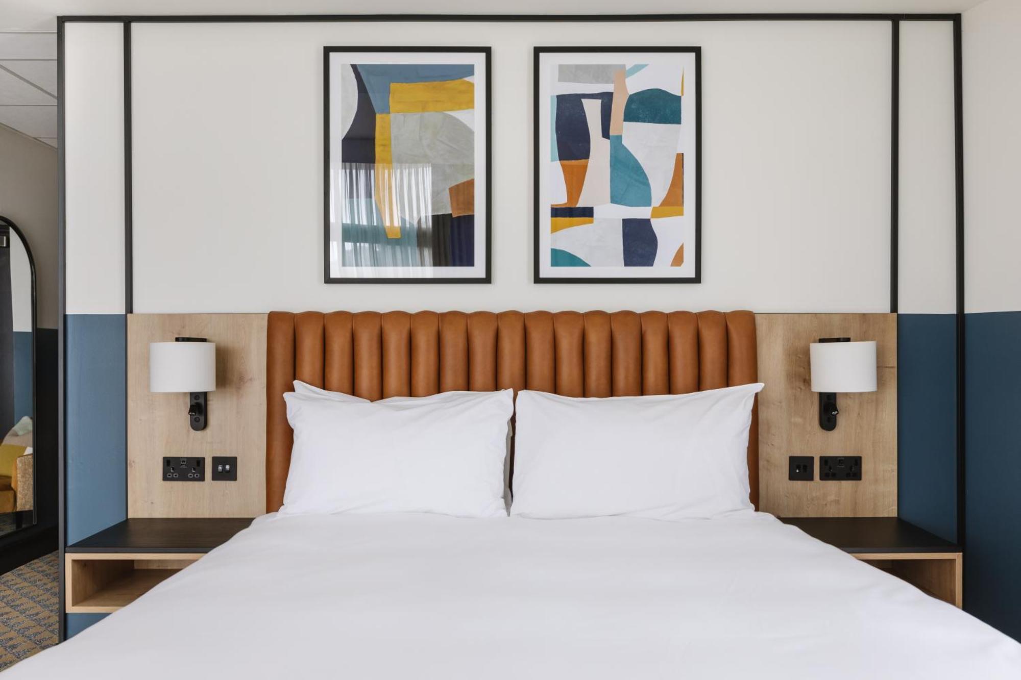 Premium Queen Room Rollaway Bed