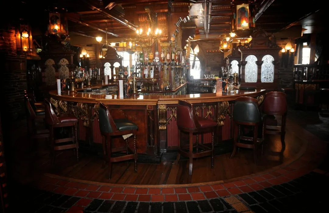 Benedicts Hotel-1