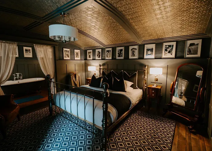 Sheddington Manor - 2 Bedroom Guest House & Cinema Belfast